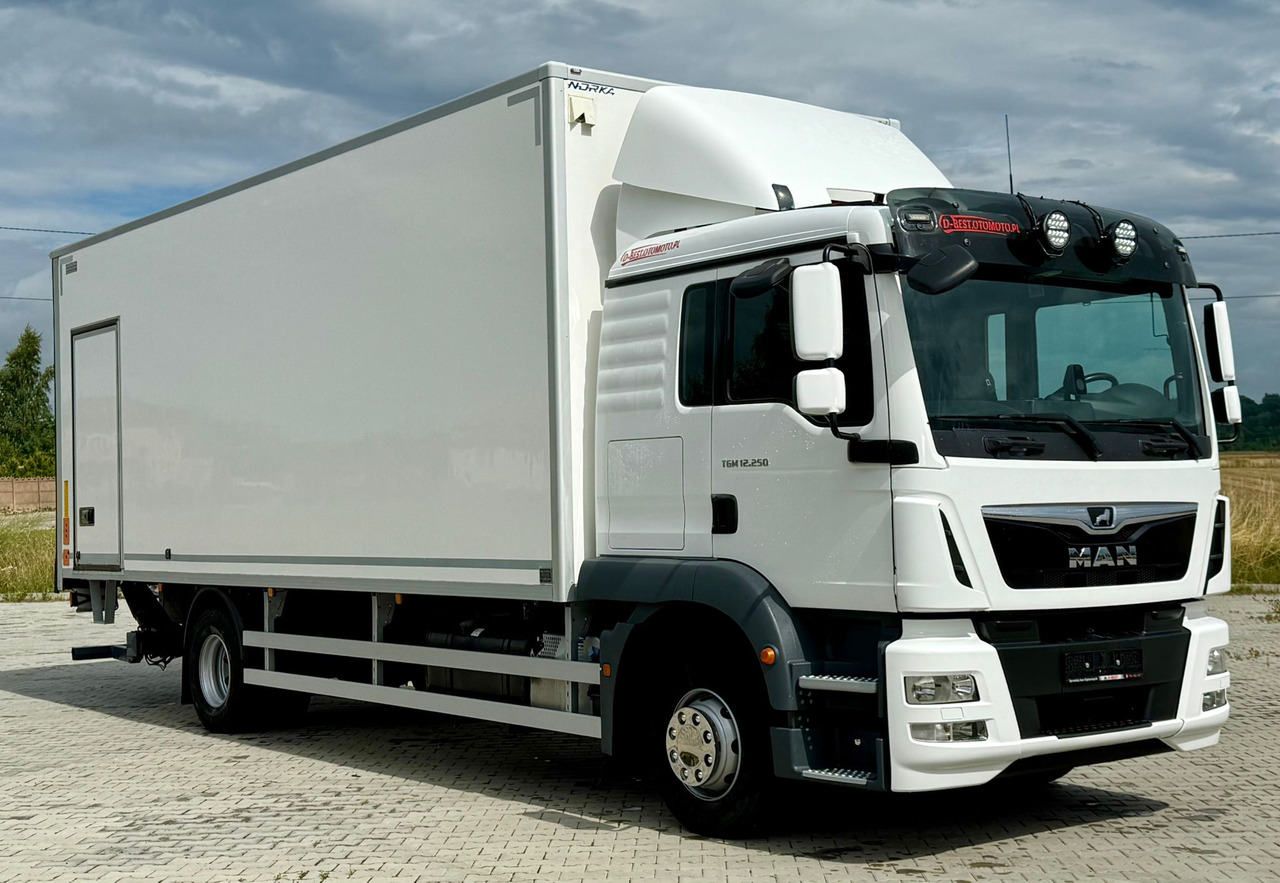 MAN TGM 12.250 / TGL / IZOTERMA / WINDA / 18 EUROPALET / SYPIALKA / 2018 - Camion isothermique: photos 1 MAN TGM 12.250 / TGL / IZOTERMA / WINDA / 18 EUROPALET / SYPIALKA / 2018 - Camion isothermique: photos 1