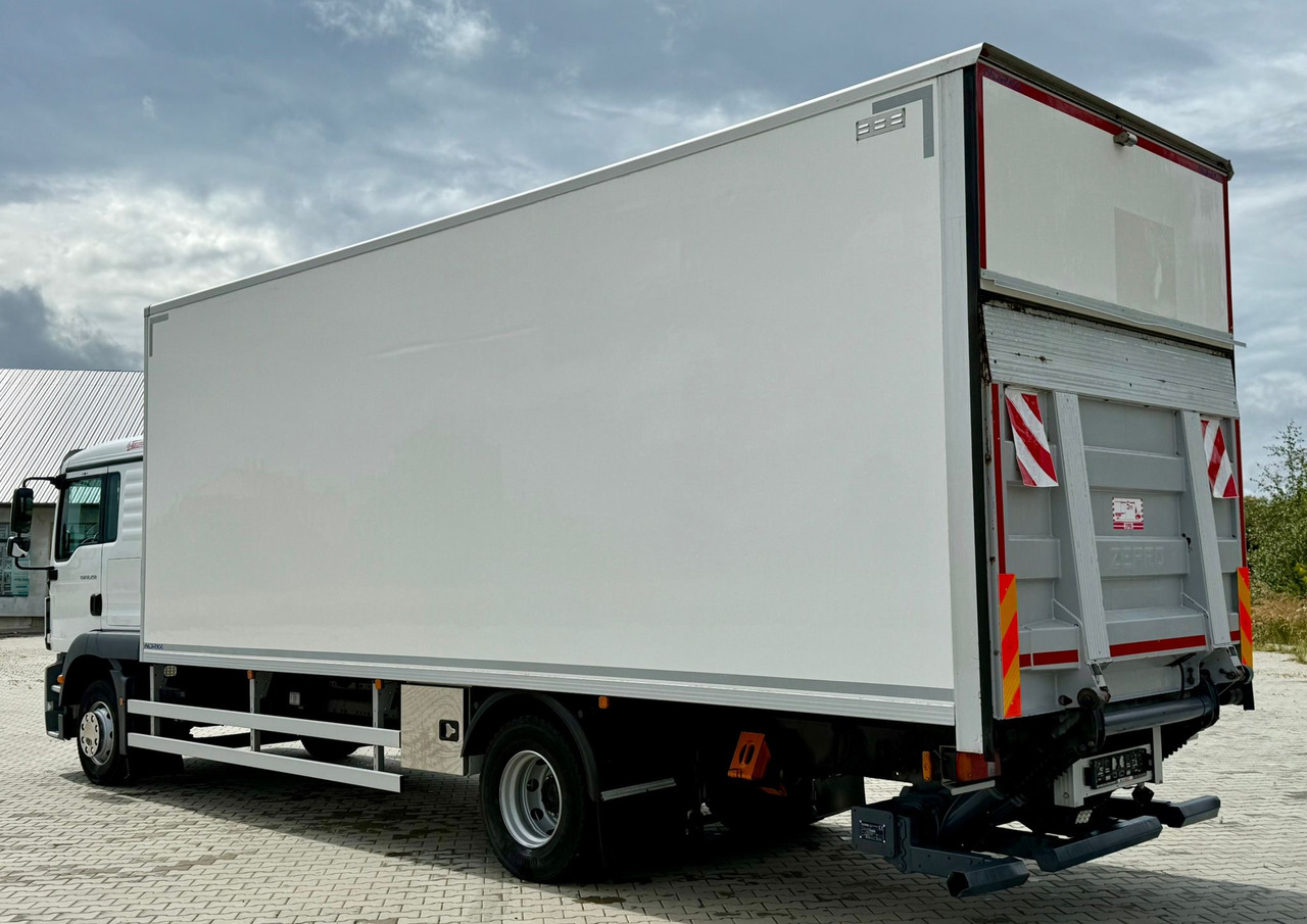 MAN TGM 12.250 / TGL / IZOTERMA / WINDA / 18 EUROPALET / SYPIALKA / 2018 - Camion isothermique: photos 3 MAN TGM 12.250 / TGL / IZOTERMA / WINDA / 18 EUROPALET / SYPIALKA / 2018 - Camion isothermique: photos 3