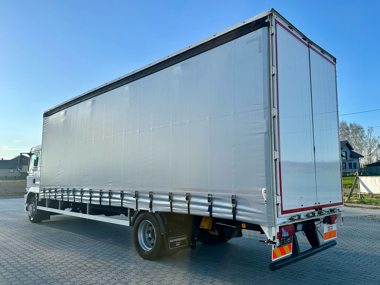 MAN TGM 18.290 / FIRANKA / WINDA / 22 EUROPALETY / AUTOMAT / SYPIALKA / 9 059 KG ŁADOWNOŚCI / NISKI PRZEBIEG / ZSUWANY DACH / EURO 6 - Camion à rideaux coulissants: photos 3 MAN TGM 18.290 / FIRANKA / WINDA / 22 EUROPALETY / AUTOMAT / SYPIALKA / 9 059 KG ŁADOWNOŚCI / NISKI PRZEBIEG / ZSUWANY DACH / EURO 6 - Camion à rideaux coulissants: photos 3