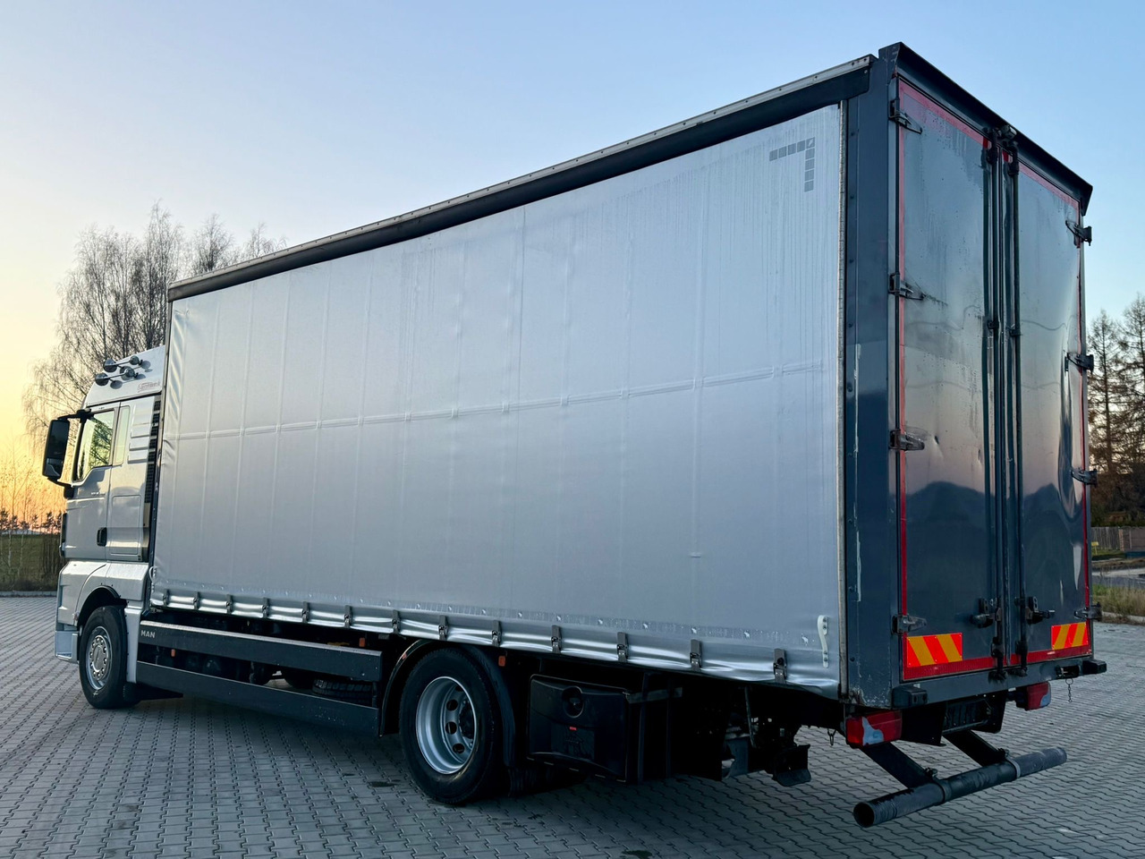 MAN TGX 18.400 / FIRANKA / KONTENER / NISKI PRZEBIEG / EURO 6 / AUTOMAT / SYPIALKA / 2016 ROK - Camion à rideaux coulissants: photos 5 MAN TGX 18.400 / FIRANKA / KONTENER / NISKI PRZEBIEG / EURO 6 / AUTOMAT / SYPIALKA / 2016 ROK - Camion à rideaux coulissants: photos 5