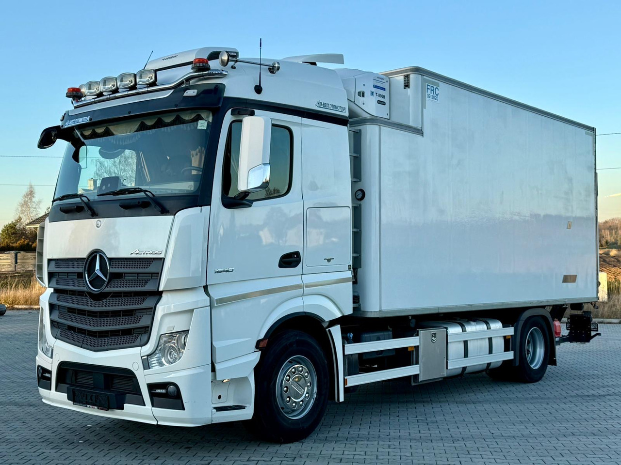 MERCEDES-BENZ ACTROS 1840 / CHŁODNIA / WINDA / 15 EUROPALET / 6.10 M DŁUGOŚCI / DUŻA KABINA / AUTOMAT / SPROWADZONY / SERWISOWANY / EURO 6 - Camion frigorifique: photos 2 MERCEDES-BENZ ACTROS 1840 / CHŁODNIA / WINDA / 15 EUROPALET / 6.10 M DŁUGOŚCI / DUŻA KABINA / AUTOMAT / SPROWADZONY / SERWISOWANY / EURO 6 - Camion frigorifique: photos 2