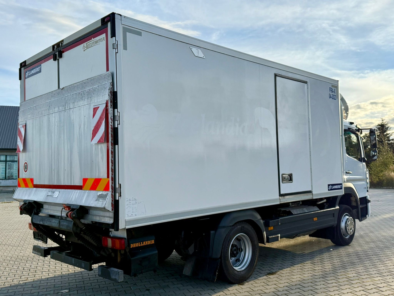 MERCEDES-BENZ ATEGO 1218 / CHŁODNIA / IZOTERMA / WINDA / 5.10 M DŁUGOŚCI / LAMBERET / AUTOMAT / 2017 ROK / 410 TYŚ KM - Camion frigorifique: photos 3 MERCEDES-BENZ ATEGO 1218 / CHŁODNIA / IZOTERMA / WINDA / 5.10 M DŁUGOŚCI / LAMBERET / AUTOMAT / 2017 ROK / 410 TYŚ KM - Camion frigorifique: photos 3