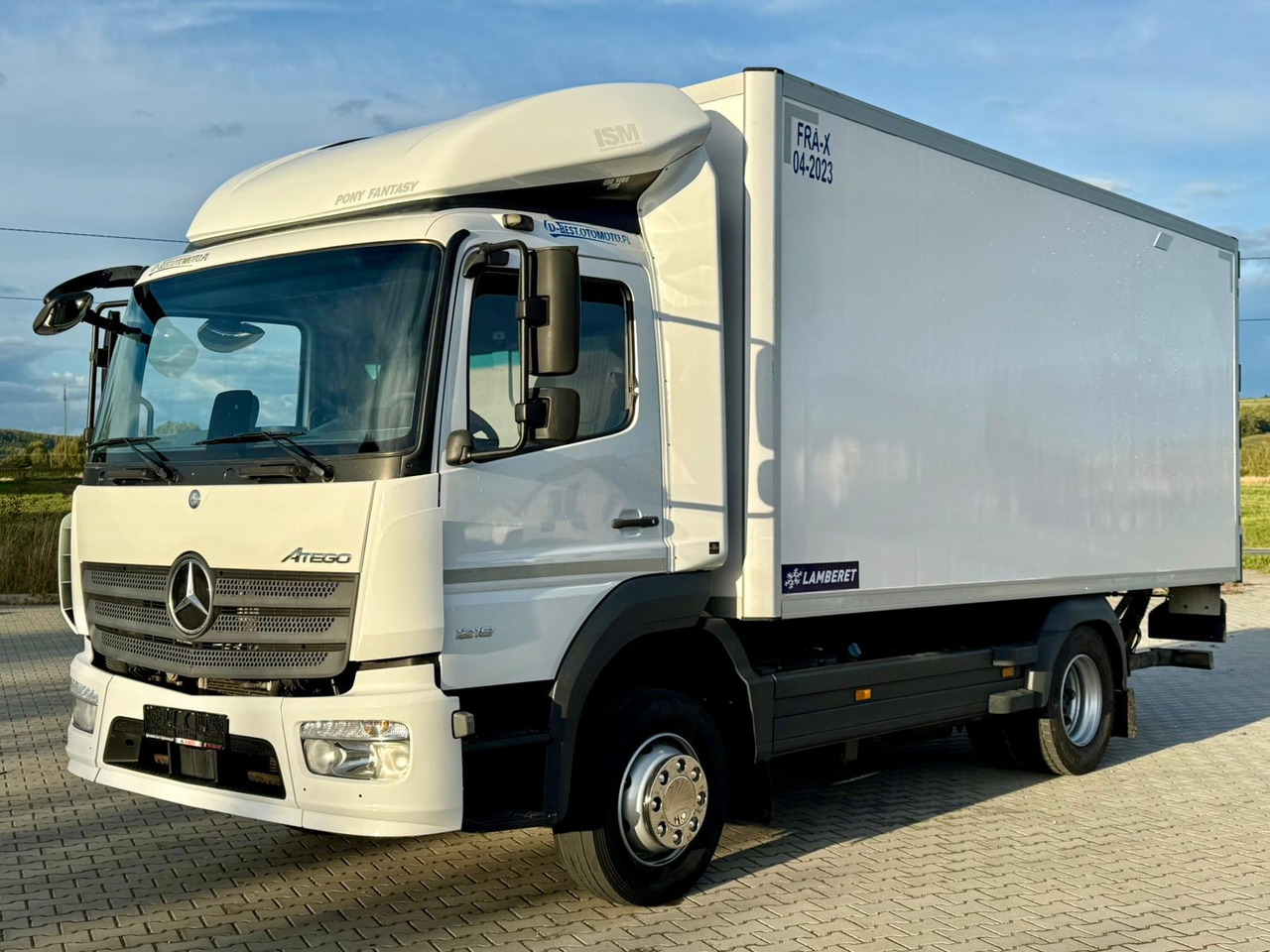 MERCEDES-BENZ ATEGO 1218 / CHŁODNIA / IZOTERMA / WINDA / 5.10 M DŁUGOŚCI / LAMBERET / AUTOMAT / 2017 ROK / 410 TYŚ KM - Camion frigorifique: photos 2 MERCEDES-BENZ ATEGO 1218 / CHŁODNIA / IZOTERMA / WINDA / 5.10 M DŁUGOŚCI / LAMBERET / AUTOMAT / 2017 ROK / 410 TYŚ KM - Camion frigorifique: photos 2