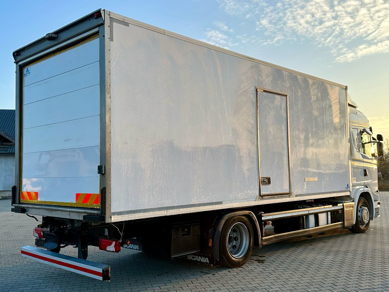 SCANIA G360 / IZOTERMA / 6.8 M DŁUGOŚCI / AUTOMAT / CAŁA NA PODUSZKACH / KLIMA POSTOJOWA / ELEKTRYCZNA ROLETA TYŁ / SYPIALKA - Camion isothermique: photos 3 SCANIA G360 / IZOTERMA / 6.8 M DŁUGOŚCI / AUTOMAT / CAŁA NA PODUSZKACH / KLIMA POSTOJOWA / ELEKTRYCZNA ROLETA TYŁ / SYPIALKA - Camion isothermique: photos 3