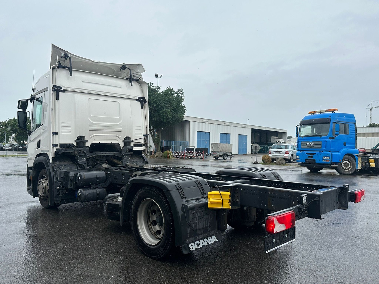 SCANIA P220 / RAMA DO ZABUDOWY / ROZSTAW OSI 3.90 M / SILNIK 6 / WYWROTKA / BECZKA / HAKOWIEC / UTRZYMANIE DRÓG / AUTOMAT / 2019 ROK / NISKI PRZEBIEG - Châssis cabine: photos 4 SCANIA P220 / RAMA DO ZABUDOWY / ROZSTAW OSI 3.90 M / SILNIK 6 / WYWROTKA / BECZKA / HAKOWIEC / UTRZYMANIE DRÓG / AUTOMAT / 2019 ROK / NISKI PRZEBIEG - Châssis cabine: photos 4