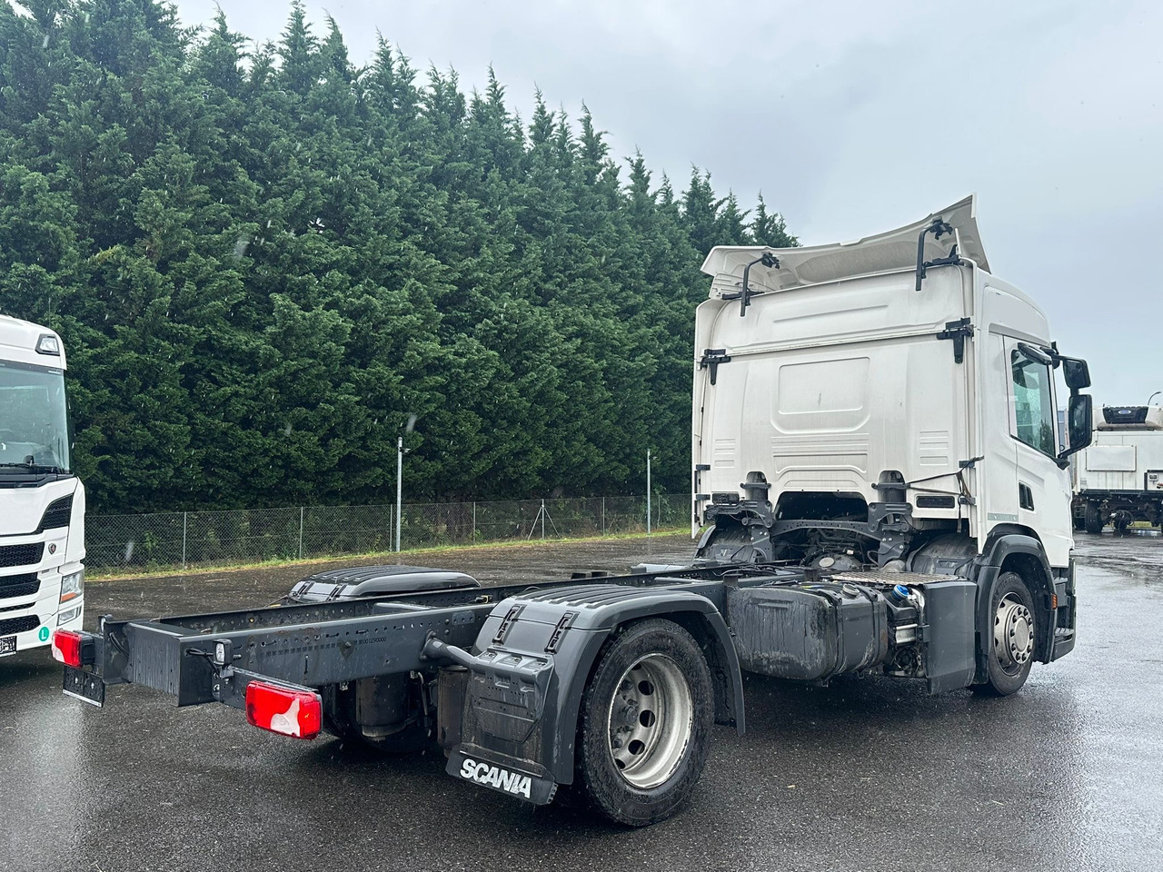 SCANIA P220 / RAMA DO ZABUDOWY / ROZSTAW OSI 3.90 M / SILNIK 6 / WYWROTKA / BECZKA / HAKOWIEC / UTRZYMANIE DRÓG / AUTOMAT / 2019 ROK / NISKI PRZEBIEG - Châssis cabine: photos 3 SCANIA P220 / RAMA DO ZABUDOWY / ROZSTAW OSI 3.90 M / SILNIK 6 / WYWROTKA / BECZKA / HAKOWIEC / UTRZYMANIE DRÓG / AUTOMAT / 2019 ROK / NISKI PRZEBIEG - Châssis cabine: photos 3