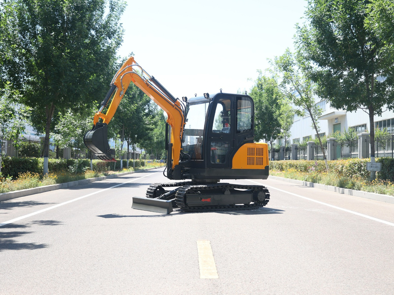 KUBOTA Diesel Mini excavator 4 ton - Müller Machinery MB 40 - KSH - Mini pelle: photos 1 KUBOTA Diesel Mini excavator 4 ton - Müller Machinery MB 40 - KSH - Mini pelle: photos 1