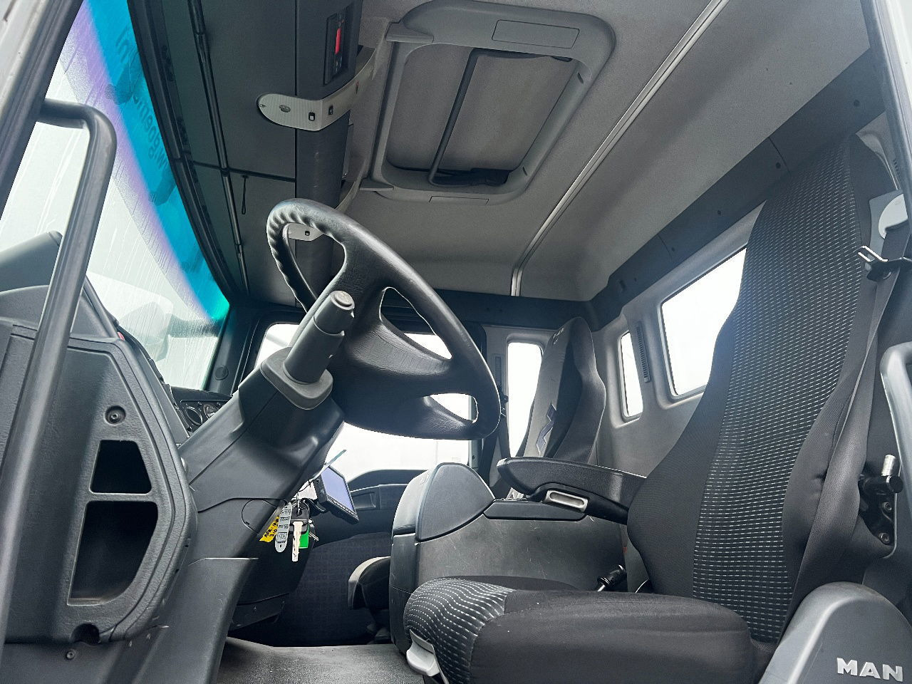 Camion grue MAN TGA 18.310 met Palfinger PK12000 kraan: photos 11 Camion grue MAN TGA 18.310 met Palfinger PK12000 kraan: photos 11