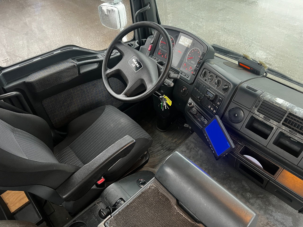 Camion grue MAN TGA 18.310 met Palfinger PK12000 kraan: photos 14 Camion grue MAN TGA 18.310 met Palfinger PK12000 kraan: photos 14