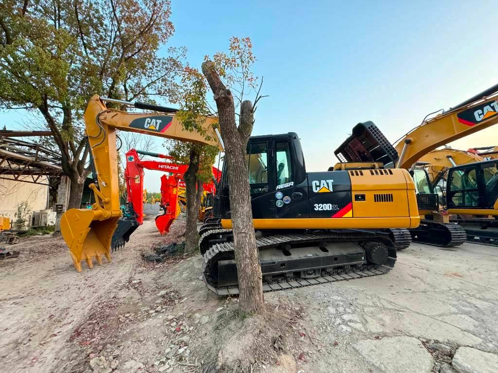 CAT 320 D-C7.1 enging - Pelle sur chenille: photos 1 CAT 320 D-C7.1 enging - Pelle sur chenille: photos 1