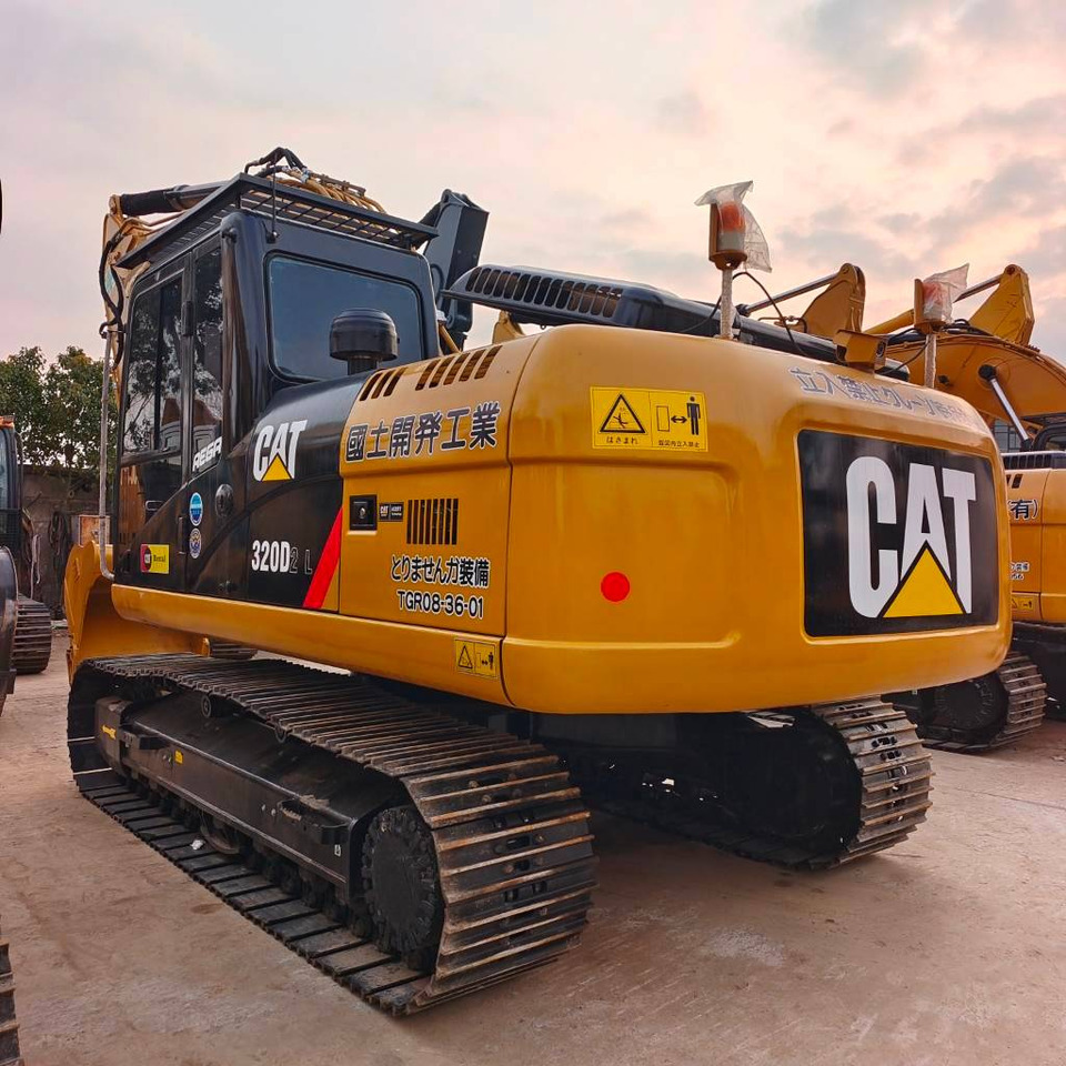 CAT 320 D - Pelle sur chenille: photos 2 CAT 320 D - Pelle sur chenille: photos 2