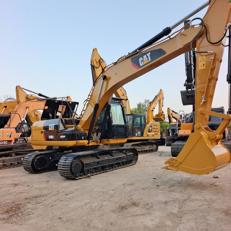 CAT 320D2L - Pelle sur chenille: photos 1 CAT 320D2L - Pelle sur chenille: photos 1