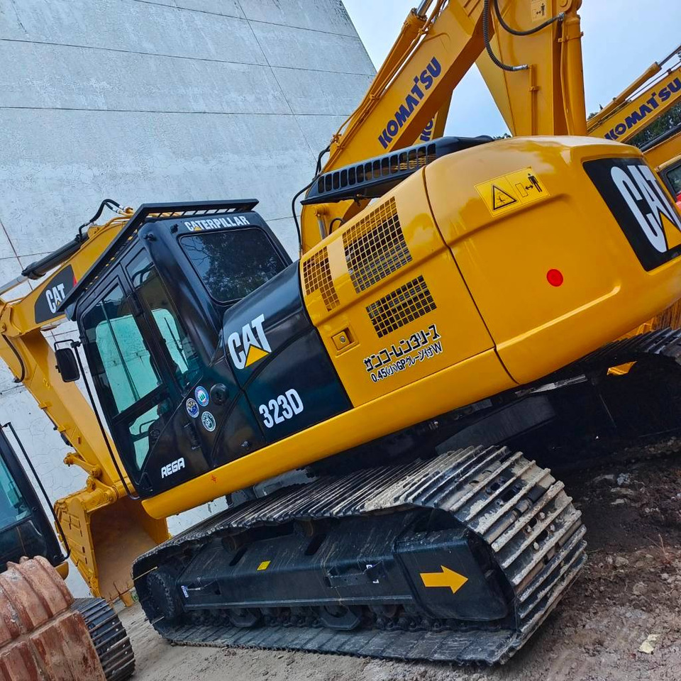 CAT 323 D - Pelle sur chenille: photos 1 CAT 323 D - Pelle sur chenille: photos 1