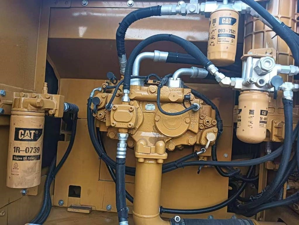 CAT 324 D L - Pelle sur chenille: photos 3 CAT 324 D L - Pelle sur chenille: photos 3