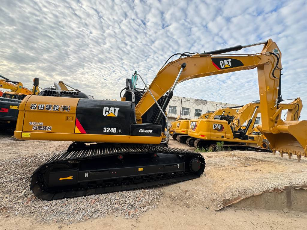 CAT 324 D L - Pelle sur chenille: photos 4 CAT 324 D L - Pelle sur chenille: photos 4