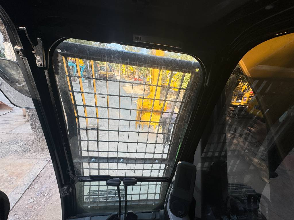 CAT 330D2L - Pelle sur chenille: photos 3 CAT 330D2L - Pelle sur chenille: photos 3