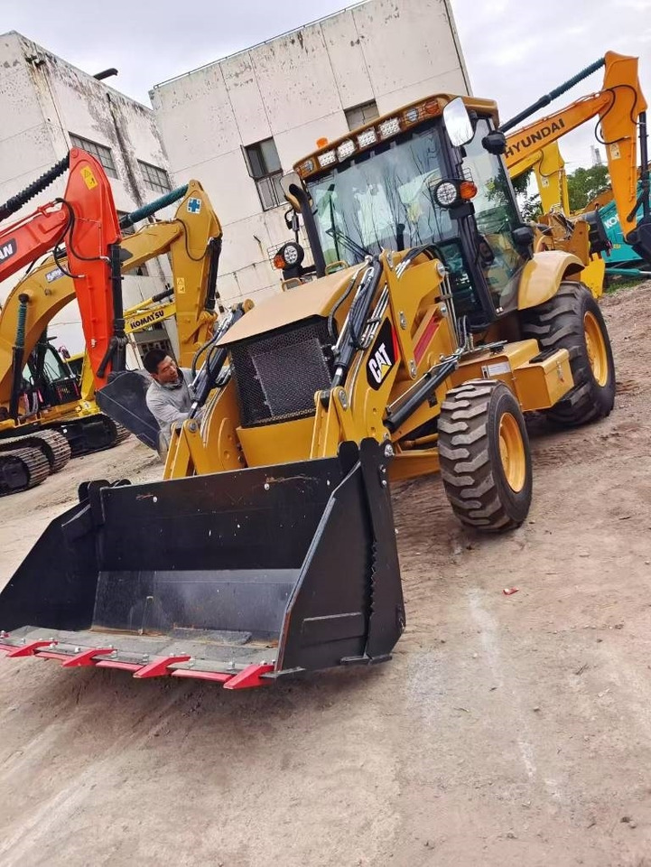 CAT 420 F - Tractopelle: photos 3 CAT 420 F - Tractopelle: photos 3