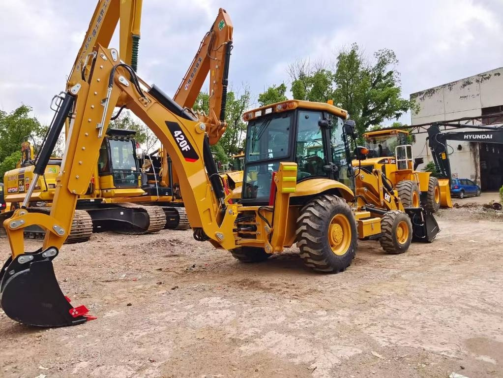 CAT 420 F - Tractopelle: photos 1 CAT 420 F - Tractopelle: photos 1