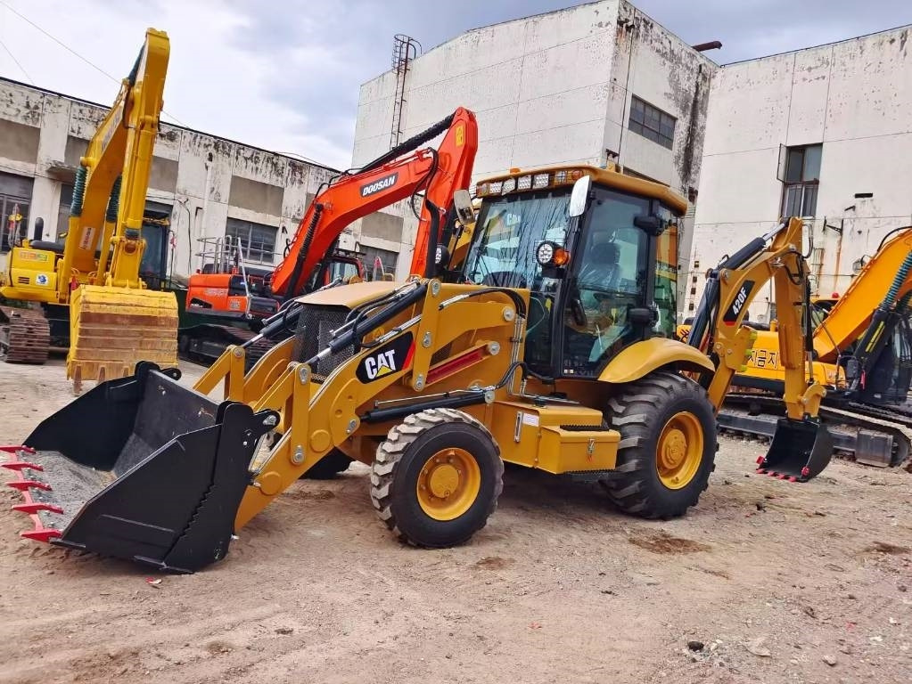 CAT 420 F - Tractopelle: photos 3 CAT 420 F - Tractopelle: photos 3