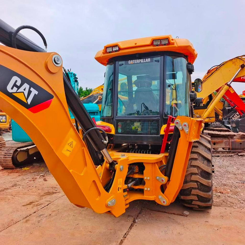 CAT 430 F 100% New - Tractopelle: photos 1 CAT 430 F 100% New - Tractopelle: photos 1