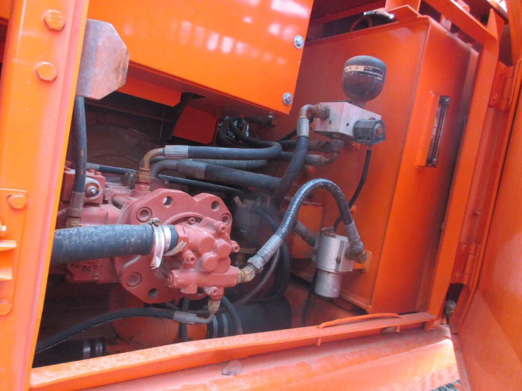 Doosan DH 150 LC-7 - Pelle sur pneus: photos 5 Doosan DH 150 LC-7 - Pelle sur pneus: photos 5
