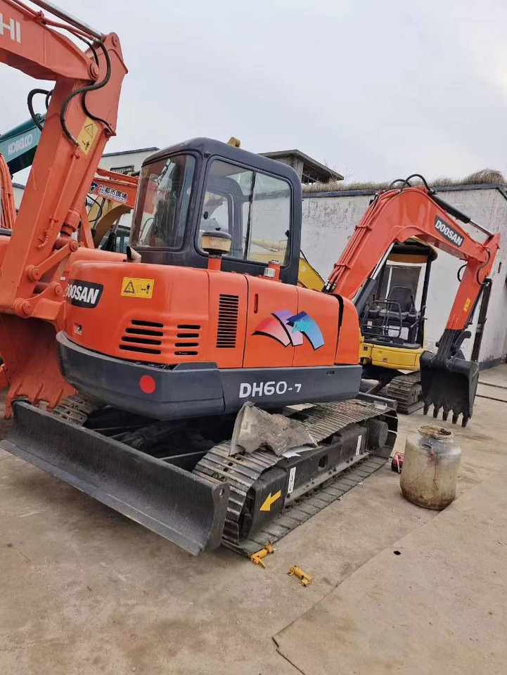 Doosan DH 60-7 - Mini pelle: photos 1 Doosan DH 60-7 - Mini pelle: photos 1