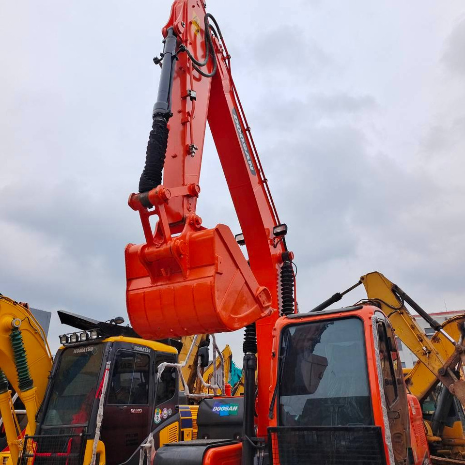 Doosan DX 150 LC - Pelle sur chenille: photos 3 Doosan DX 150 LC - Pelle sur chenille: photos 3