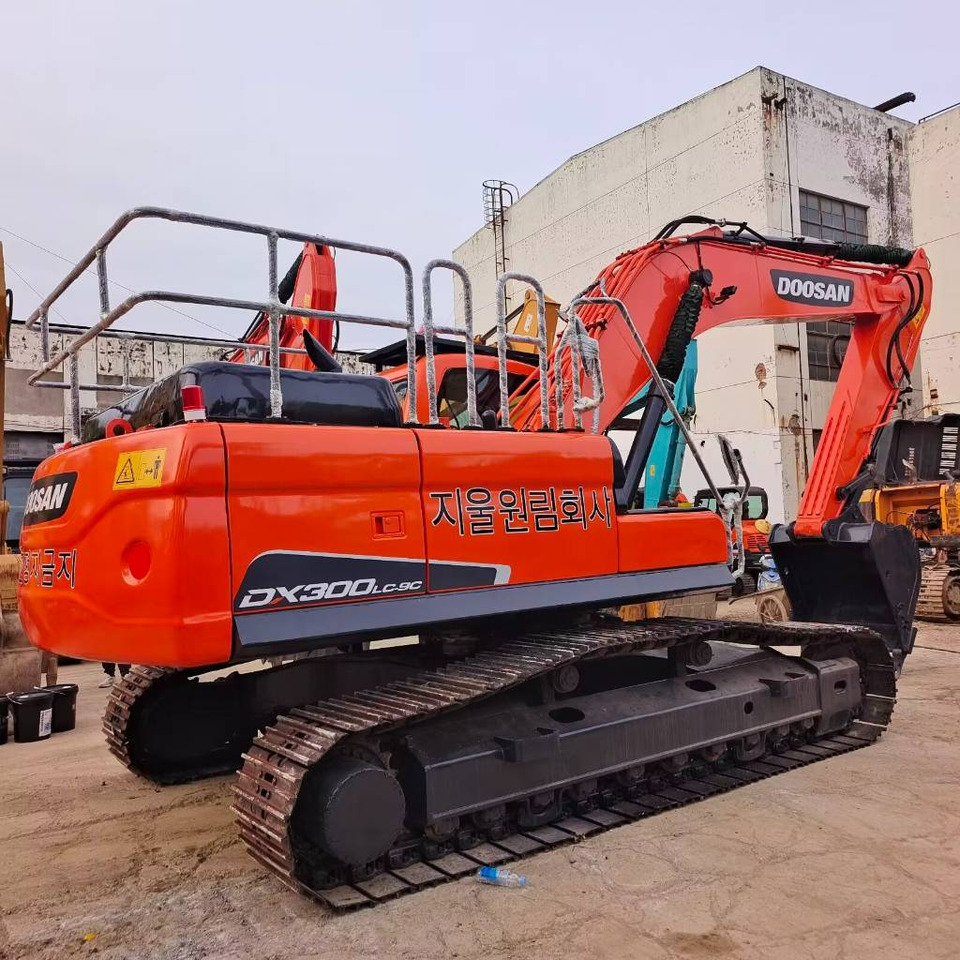 Doosan DX 300 - Pelle sur chenille: photos 1 Doosan DX 300 - Pelle sur chenille: photos 1