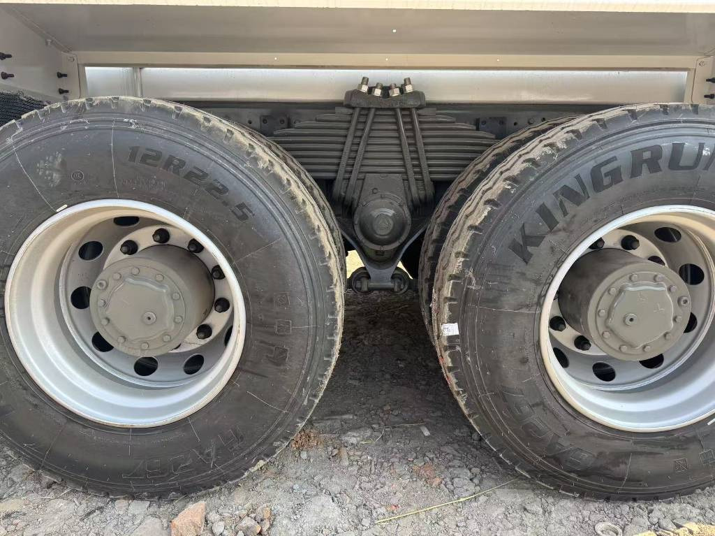 Howo 100% New and used - Camion citerne: photos 4 Howo 100% New and used - Camion citerne: photos 4