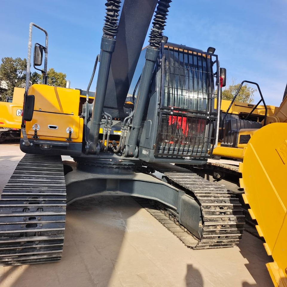 Hyundai 220LC-9T - Pelle sur chenille: photos 1 Hyundai 220LC-9T - Pelle sur chenille: photos 1