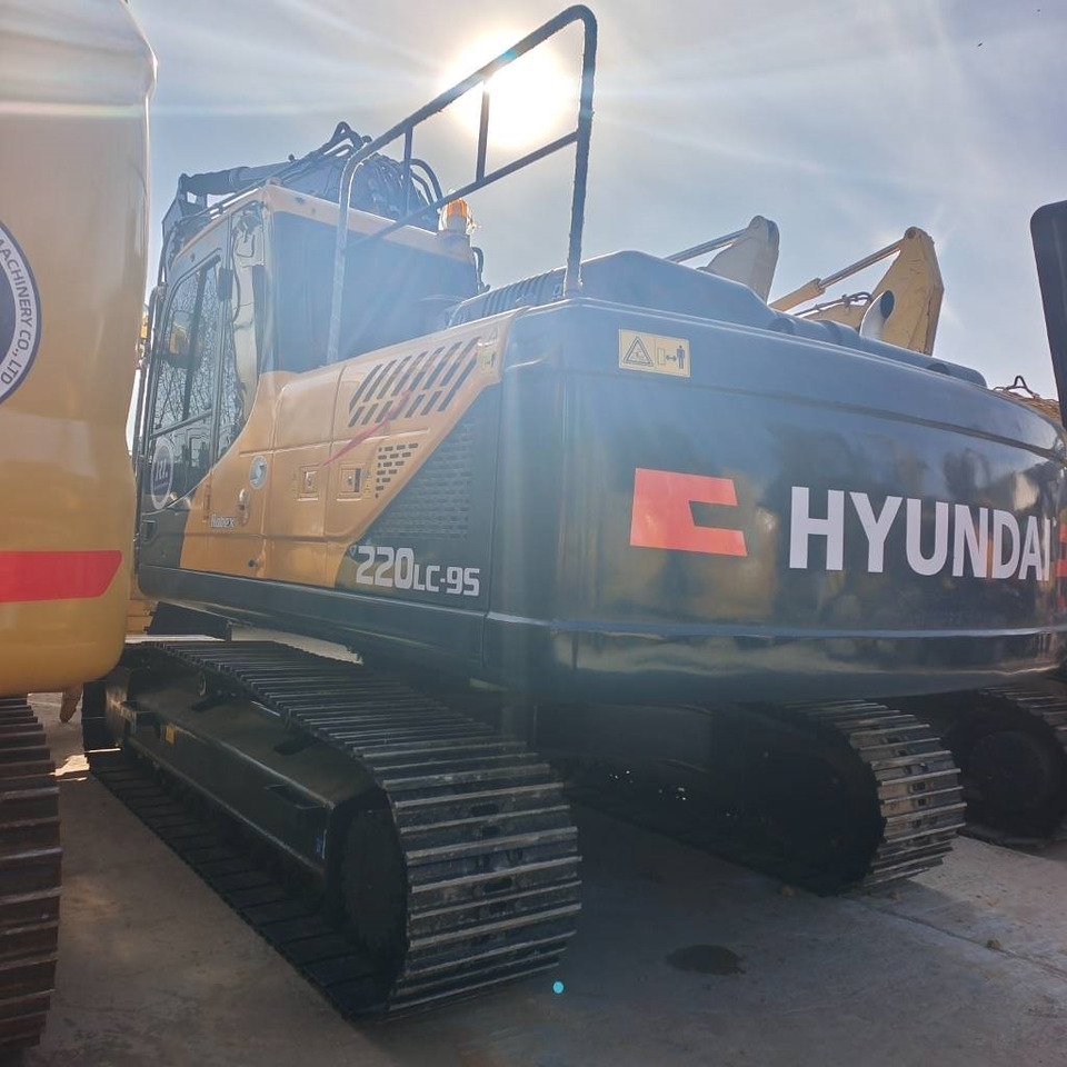 Hyundai 220LC-9T - Pelle sur chenille: photos 5 Hyundai 220LC-9T - Pelle sur chenille: photos 5