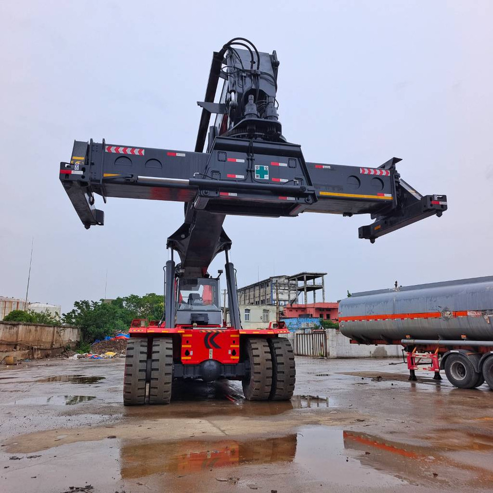 Kalmar DRF 450 - Reach stacker: photos 2 Kalmar DRF 450 - Reach stacker: photos 2