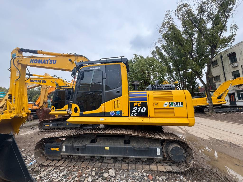Komatsu PC 210 LC-8 - Pelle sur chenille: photos 1 Komatsu PC 210 LC-8 - Pelle sur chenille: photos 1