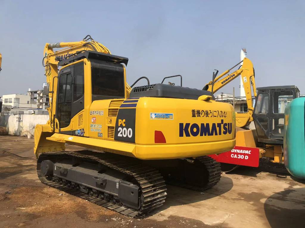 Komatsu PC 220-8 - Pelle sur chenille: photos 1 Komatsu PC 220-8 - Pelle sur chenille: photos 1