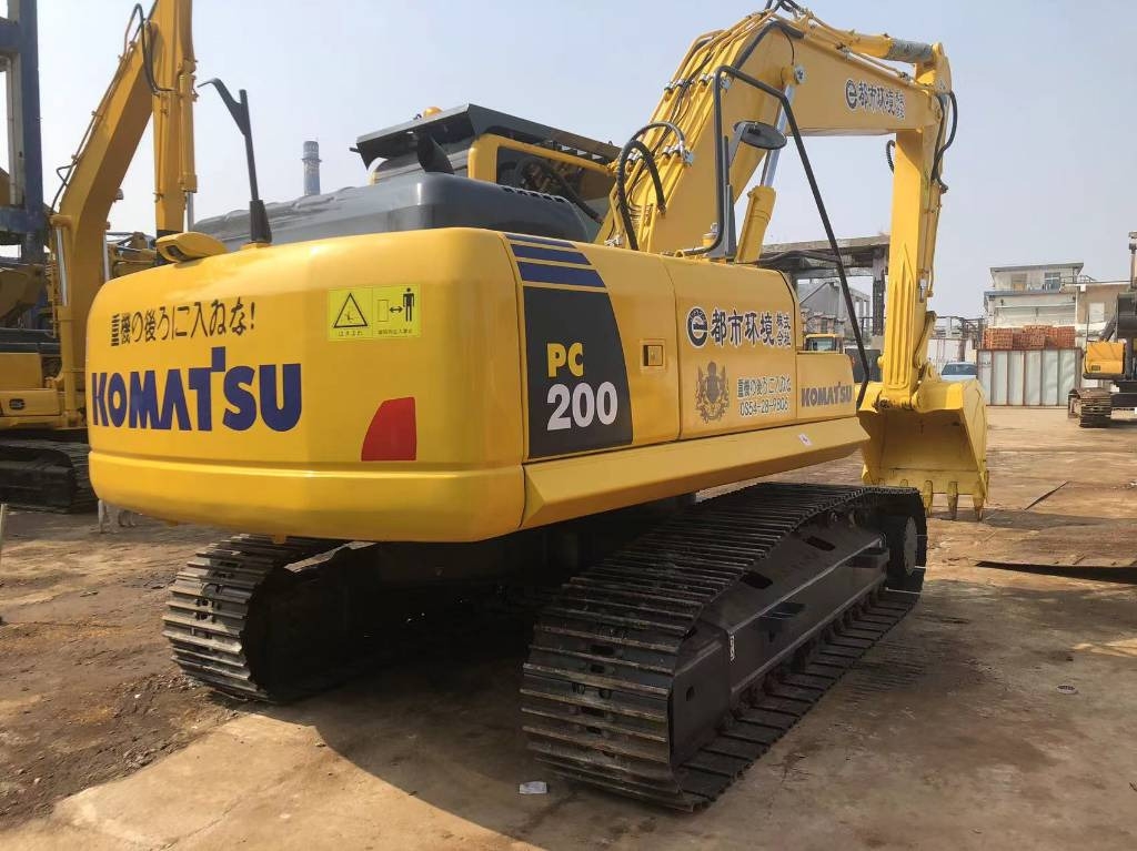 Komatsu PC 220-8 - Pelle sur chenille: photos 2 Komatsu PC 220-8 - Pelle sur chenille: photos 2