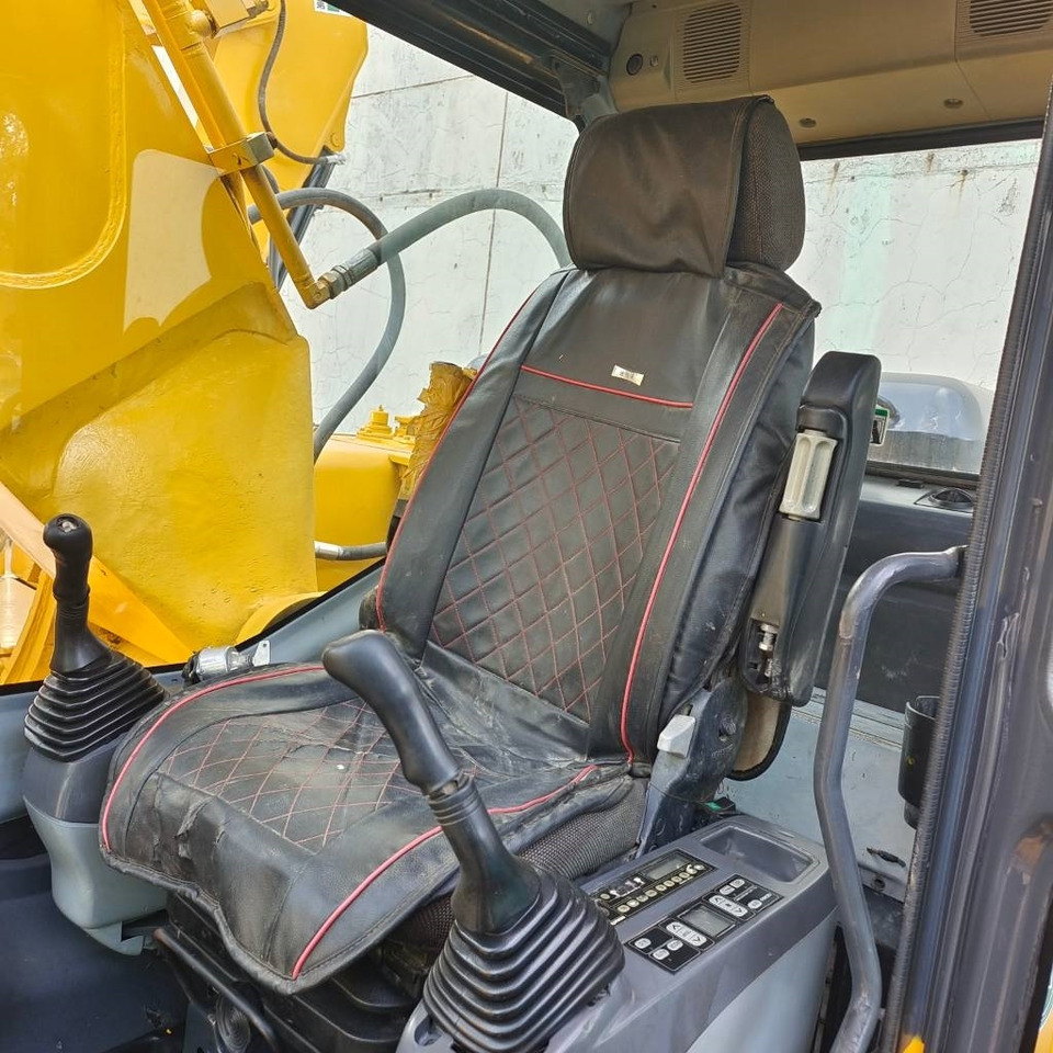 Komatsu PC 300 - Pelle sur chenille: photos 5 Komatsu PC 300 - Pelle sur chenille: photos 5