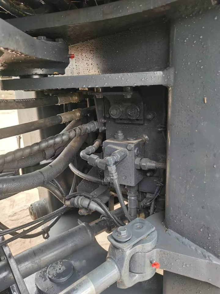 Komatsu WA 320-5 - Chargeuse sur pneus: photos 3 Komatsu WA 320-5 - Chargeuse sur pneus: photos 3