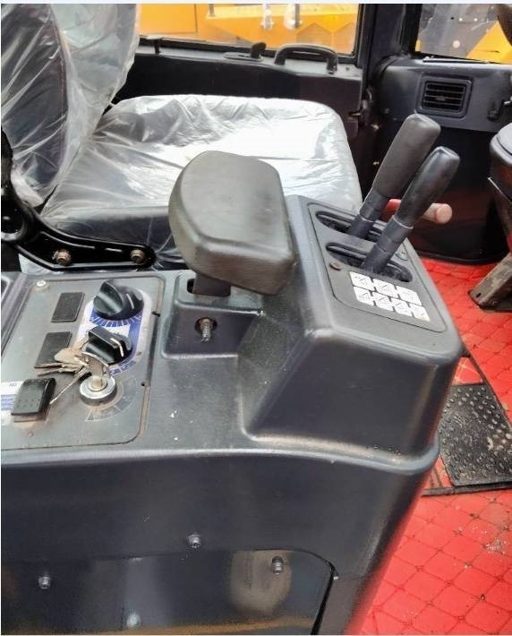 Komatsu WA 320-5 - Pelle sur chenille: photos 5 Komatsu WA 320-5 - Pelle sur chenille: photos 5