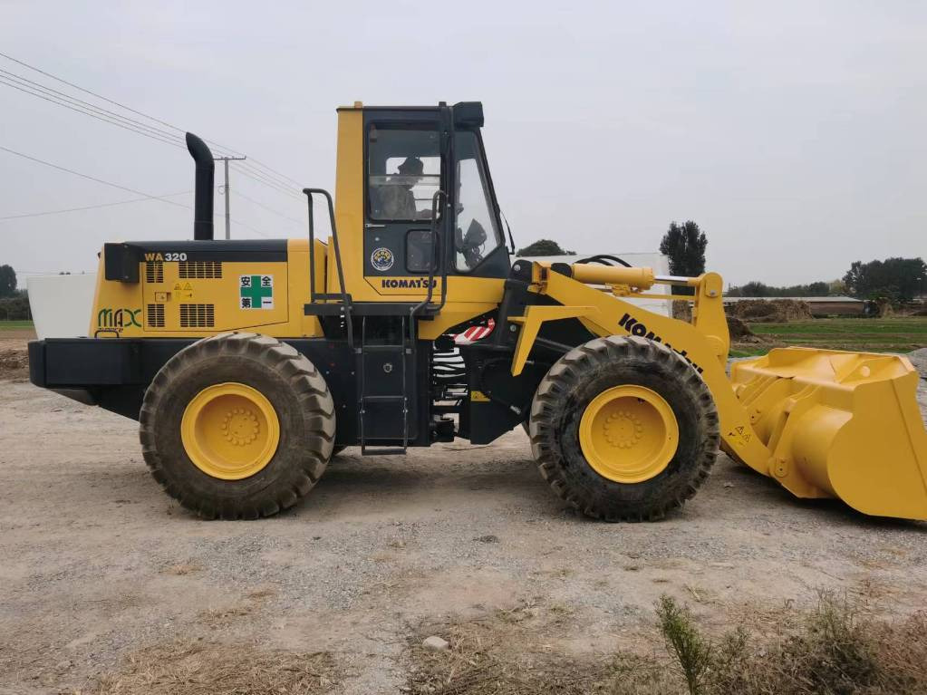 Komatsu WA 320-5 - Chargeuse sur pneus: photos 2 Komatsu WA 320-5 - Chargeuse sur pneus: photos 2