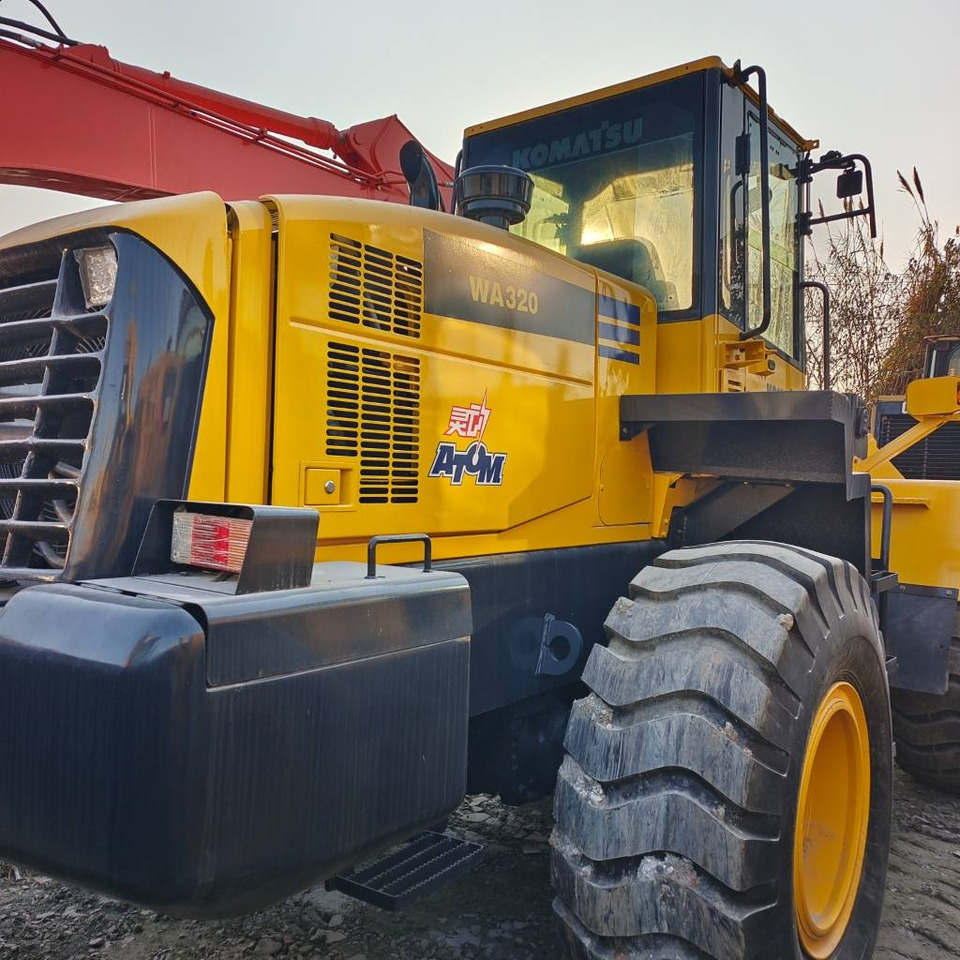 Komatsu WA 320-5 - Chargeuse sur pneus: photos 1 Komatsu WA 320-5 - Chargeuse sur pneus: photos 1