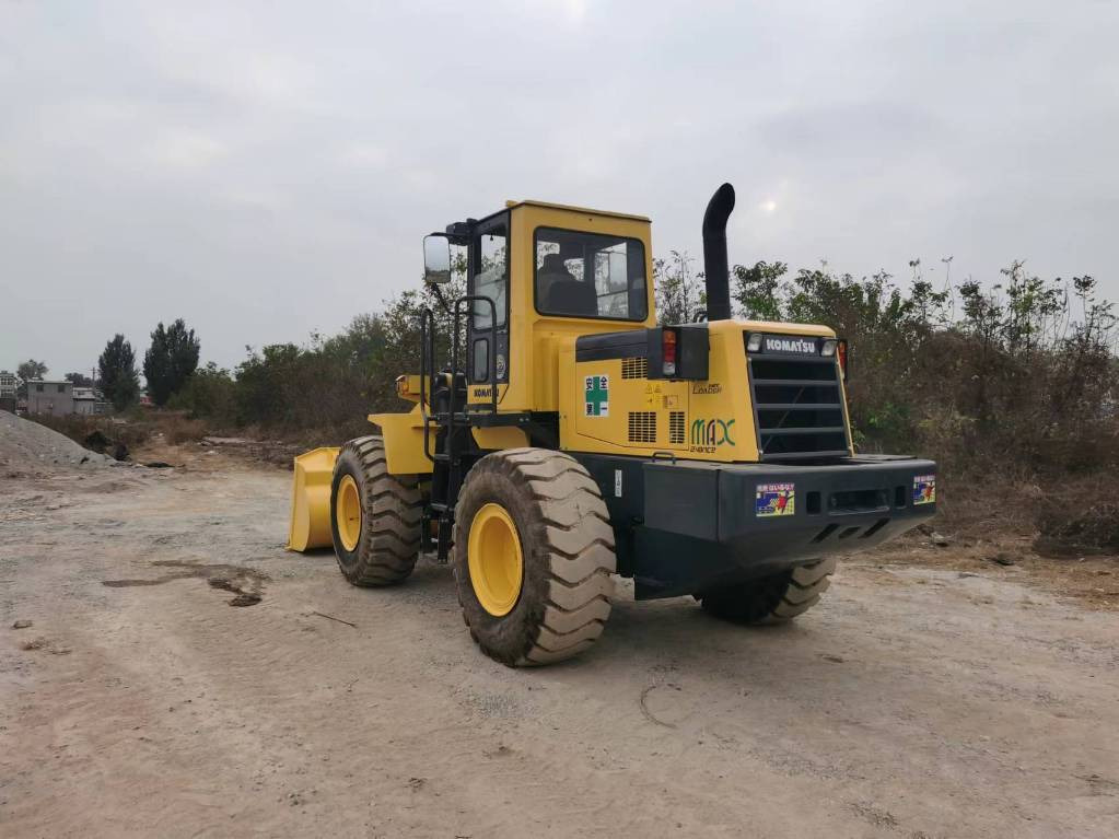 Komatsu WA 320-5 - Chargeuse sur pneus: photos 4 Komatsu WA 320-5 - Chargeuse sur pneus: photos 4