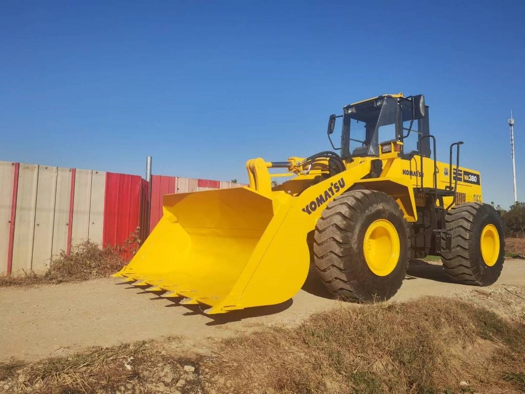 Komatsu WA 380 - Chargeuse sur pneus: photos 2 Komatsu WA 380 - Chargeuse sur pneus: photos 2