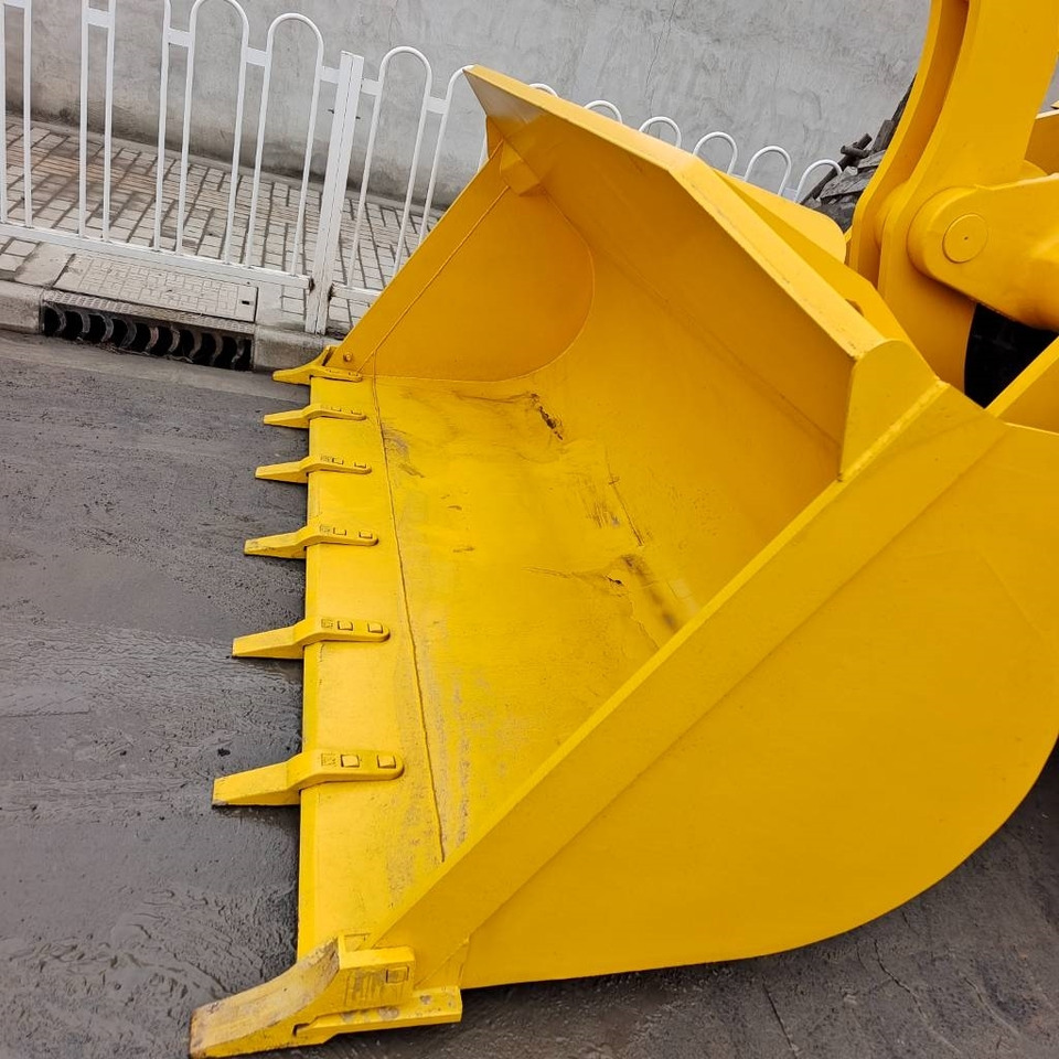 Komatsu WA 380 - Chargeuse sur pneus: photos 3 Komatsu WA 380 - Chargeuse sur pneus: photos 3