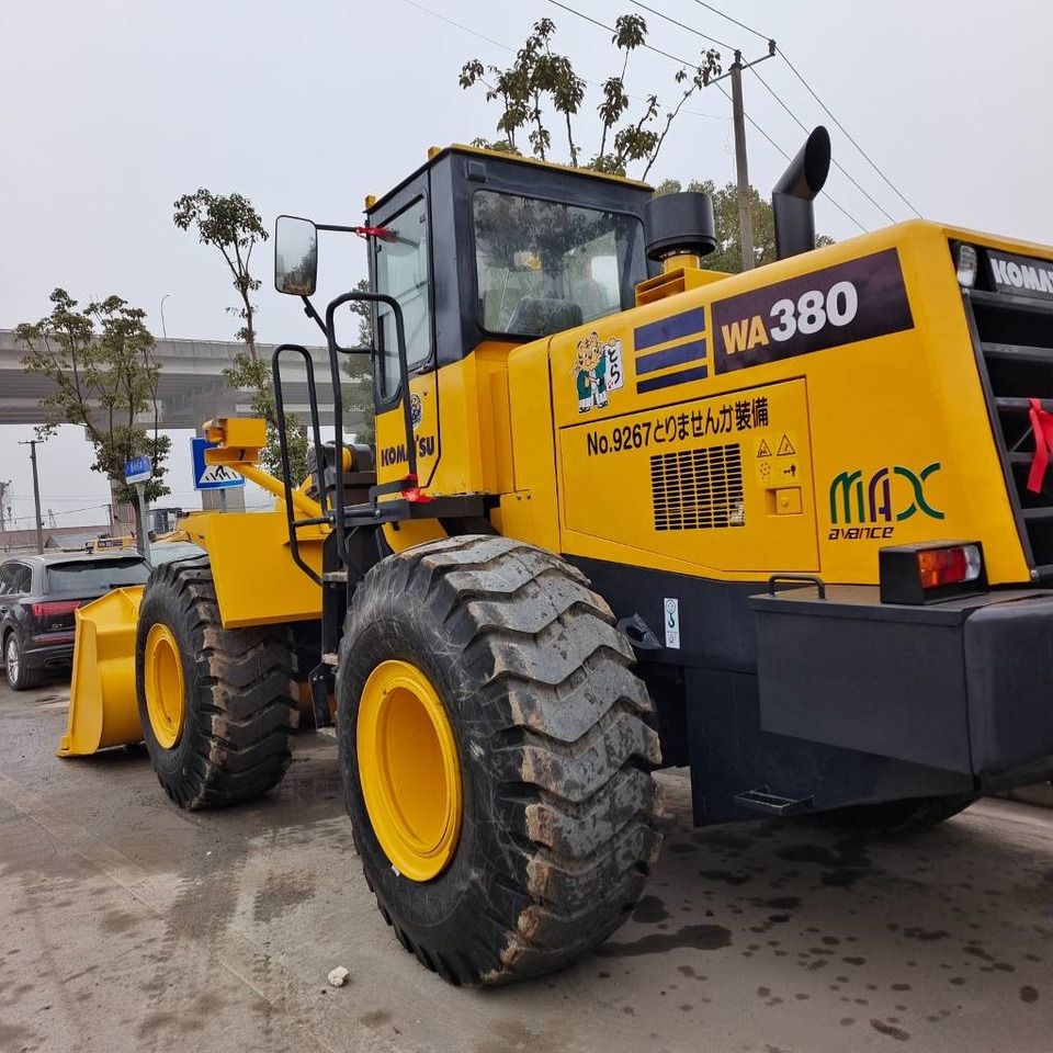 Komatsu WA 380 - Chargeuse sur pneus: photos 2 Komatsu WA 380 - Chargeuse sur pneus: photos 2