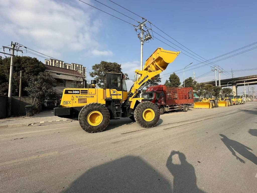Komatsu WA 380 - Chargeuse sur pneus: photos 4 Komatsu WA 380 - Chargeuse sur pneus: photos 4