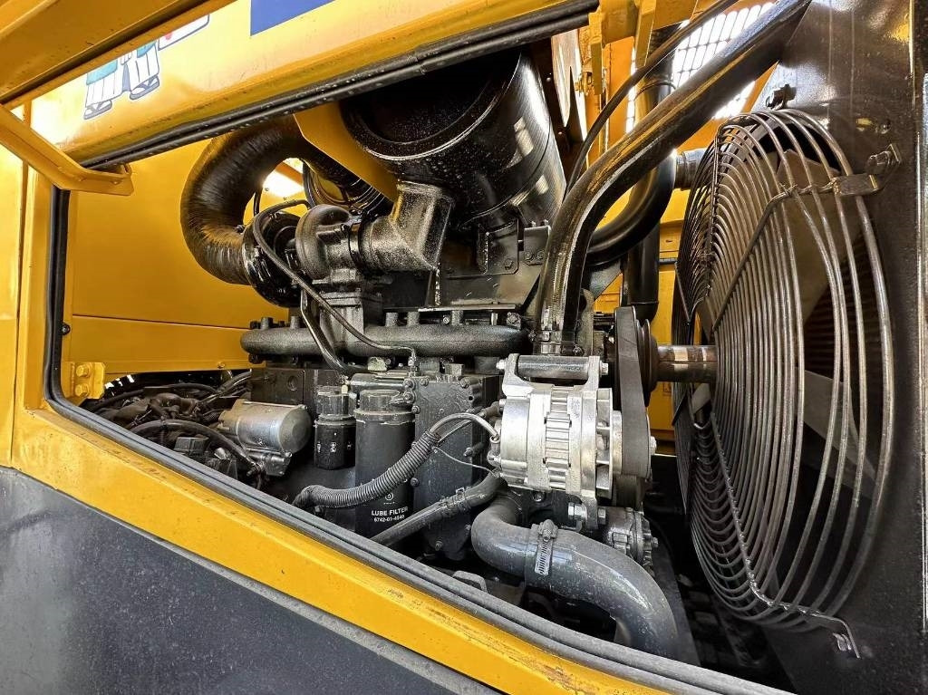 Komatsu WA 380 - Chargeuse sur pneus: photos 5 Komatsu WA 380 - Chargeuse sur pneus: photos 5