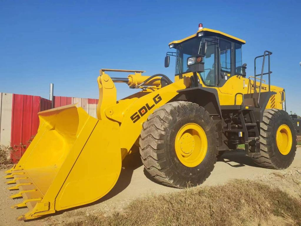 Komatsu WA 380 - Chargeuse sur pneus: photos 1 Komatsu WA 380 - Chargeuse sur pneus: photos 1