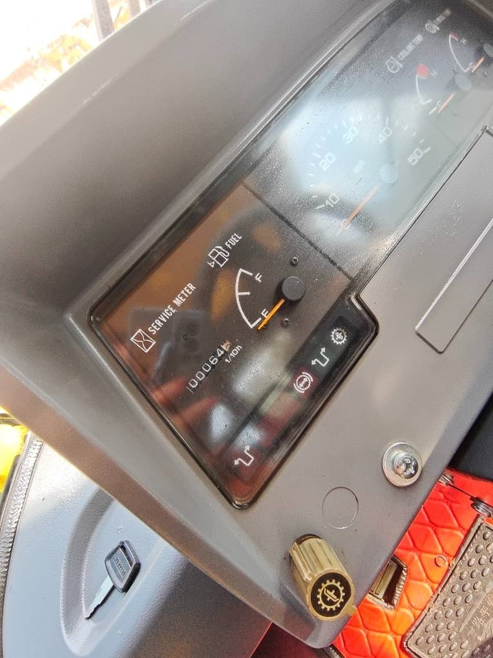 Komatsu WA 470-3 - Chargeuse sur pneus: photos 5 Komatsu WA 470-3 - Chargeuse sur pneus: photos 5