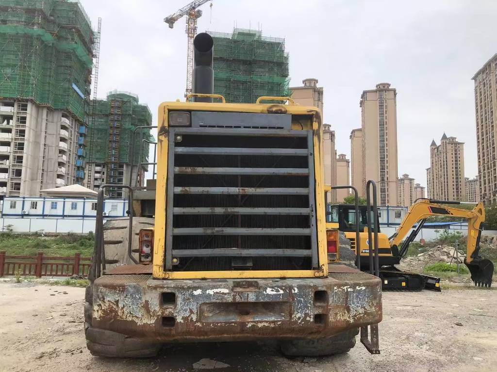 Komatsu WA 600-3 - Chargeuse sur pneus: photos 3 Komatsu WA 600-3 - Chargeuse sur pneus: photos 3
