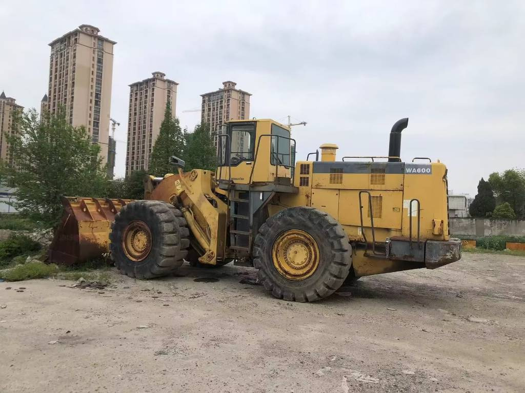 Chargeuse sur pneus Komatsu WA 600-3: photos 6